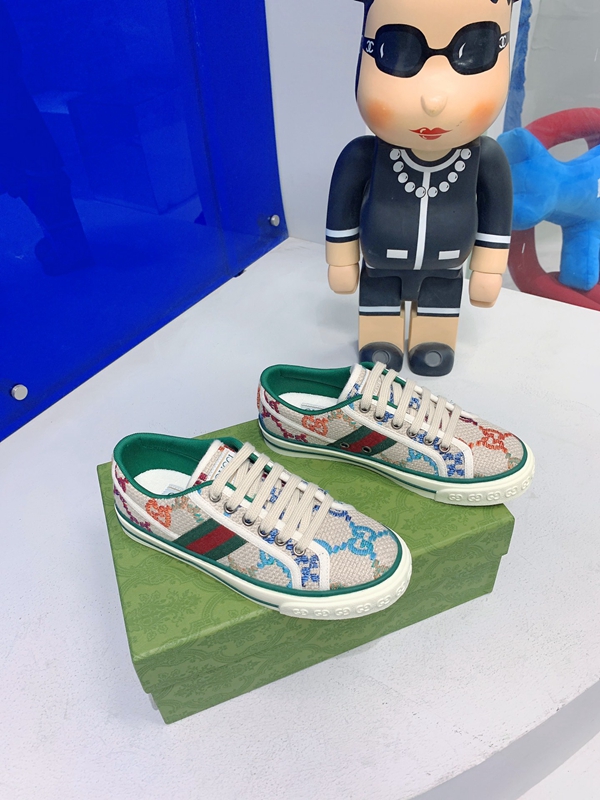 グッチ靴側面デザイン